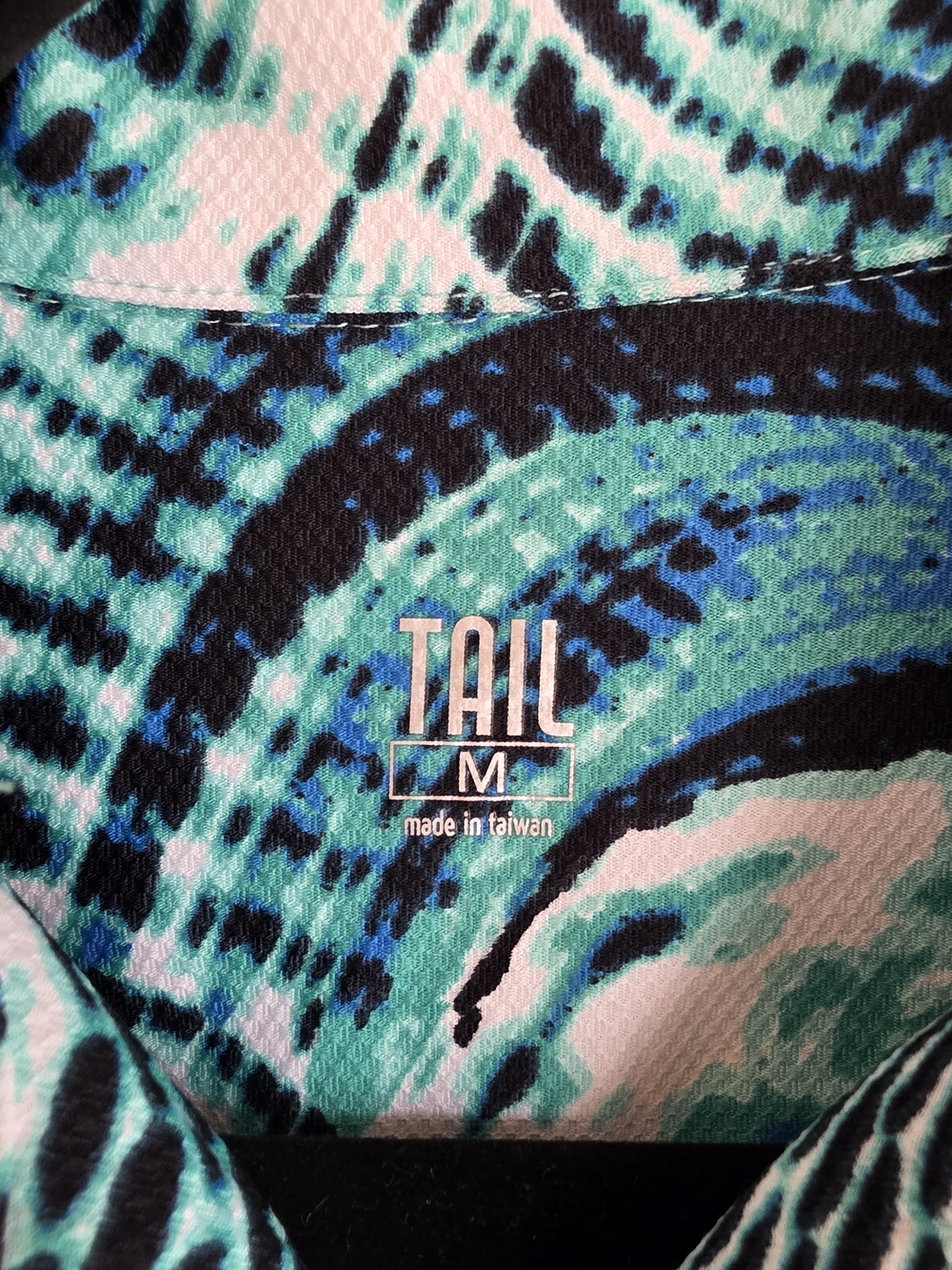 Tail Women's Sleeveless Zip Golf Tank in Teal and Black Wave Print - Picture 3 of 8